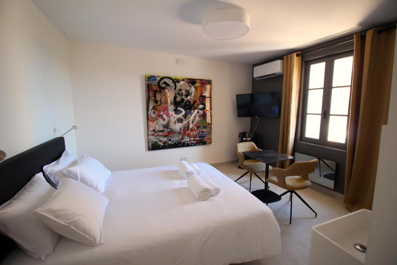 La Maison des Vendangeurs - TABLE D'HÔTES le soir du jeudi au lundi - Jacuzzi - Balnéo SPA - ACCES Piscine pour chambre Grafitti et chambre La Tour Martignargues Exterior foto