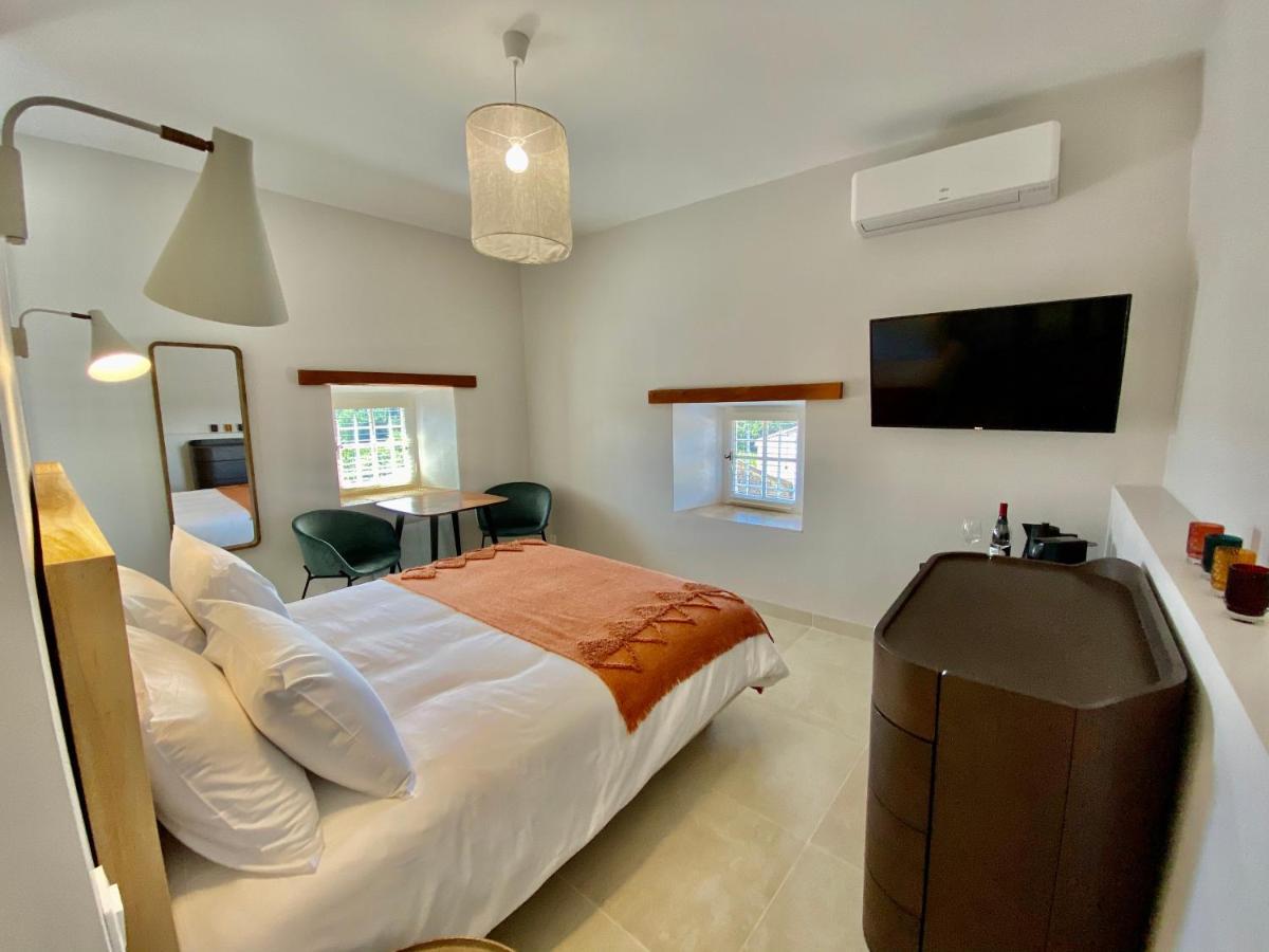 La Maison des Vendangeurs - TABLE D'HÔTES le soir du jeudi au lundi - Jacuzzi - Balnéo SPA - ACCES Piscine pour chambre Grafitti et chambre La Tour Martignargues Exterior foto