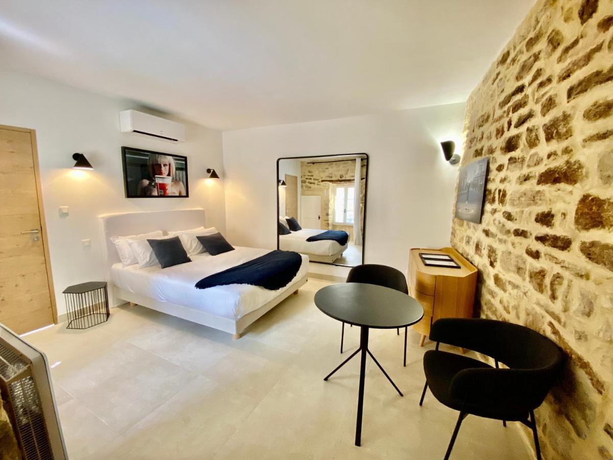 La Maison des Vendangeurs - TABLE D'HÔTES le soir du jeudi au lundi - Jacuzzi - Balnéo SPA - ACCES Piscine pour chambre Grafitti et chambre La Tour Martignargues Exterior foto