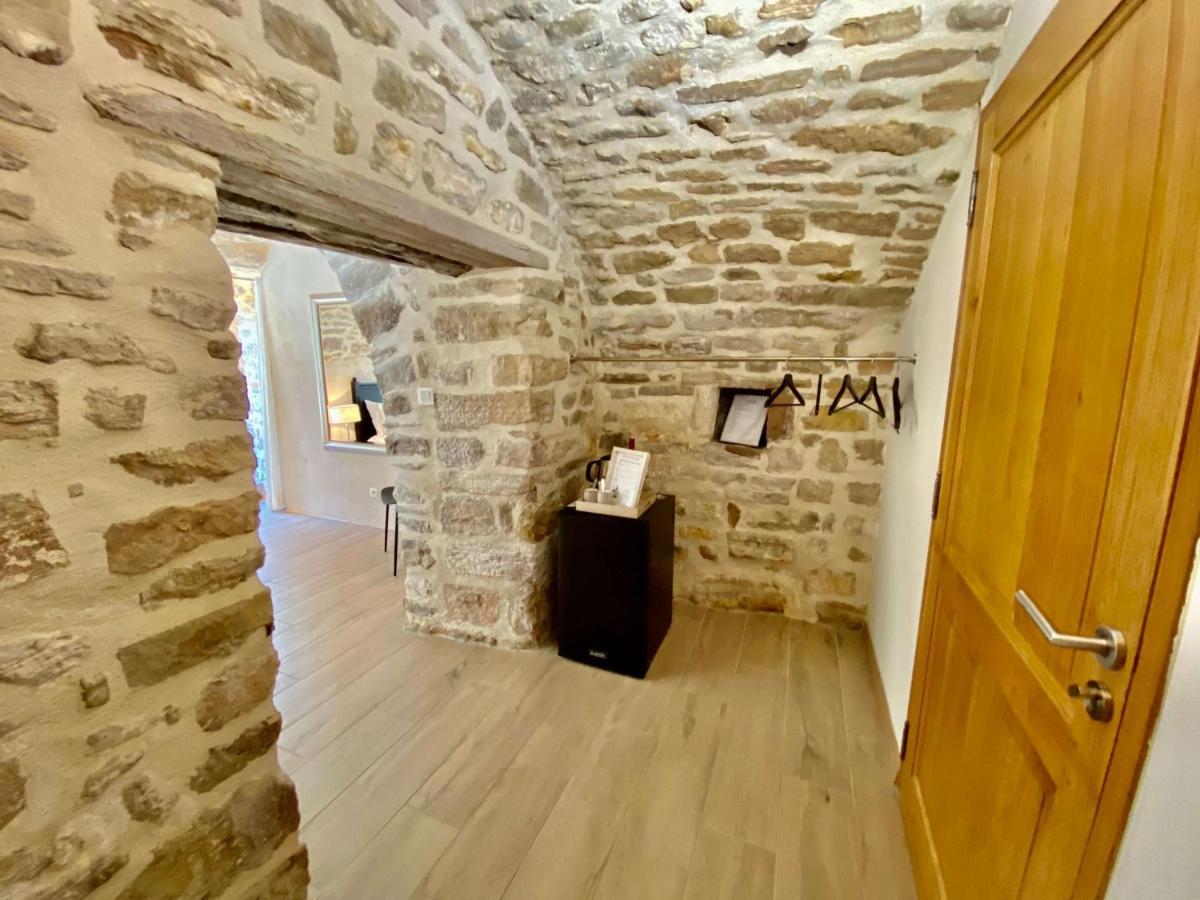 La Maison des Vendangeurs - TABLE D'HÔTES le soir du jeudi au lundi - Jacuzzi - Balnéo SPA - ACCES Piscine pour chambre Grafitti et chambre La Tour Martignargues Exterior foto