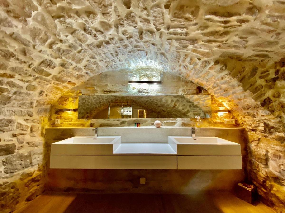 La Maison des Vendangeurs - TABLE D'HÔTES le soir du jeudi au lundi - Jacuzzi - Balnéo SPA - ACCES Piscine pour chambre Grafitti et chambre La Tour Martignargues Exterior foto