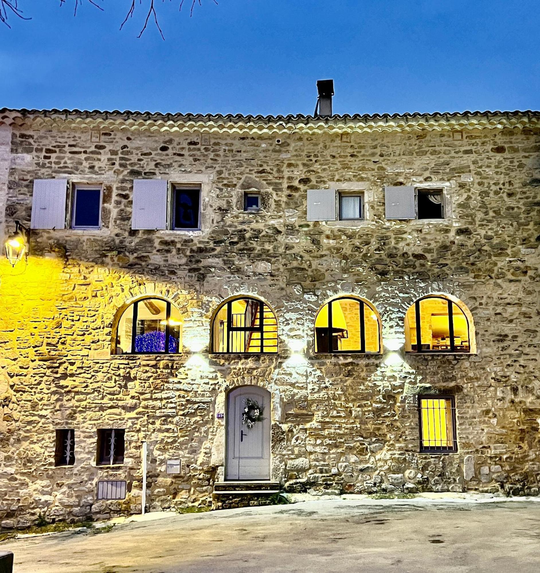 La Maison des Vendangeurs - TABLE D'HÔTES le soir du jeudi au lundi - Jacuzzi - Balnéo SPA - ACCES Piscine pour chambre Grafitti et chambre La Tour Martignargues Exterior foto