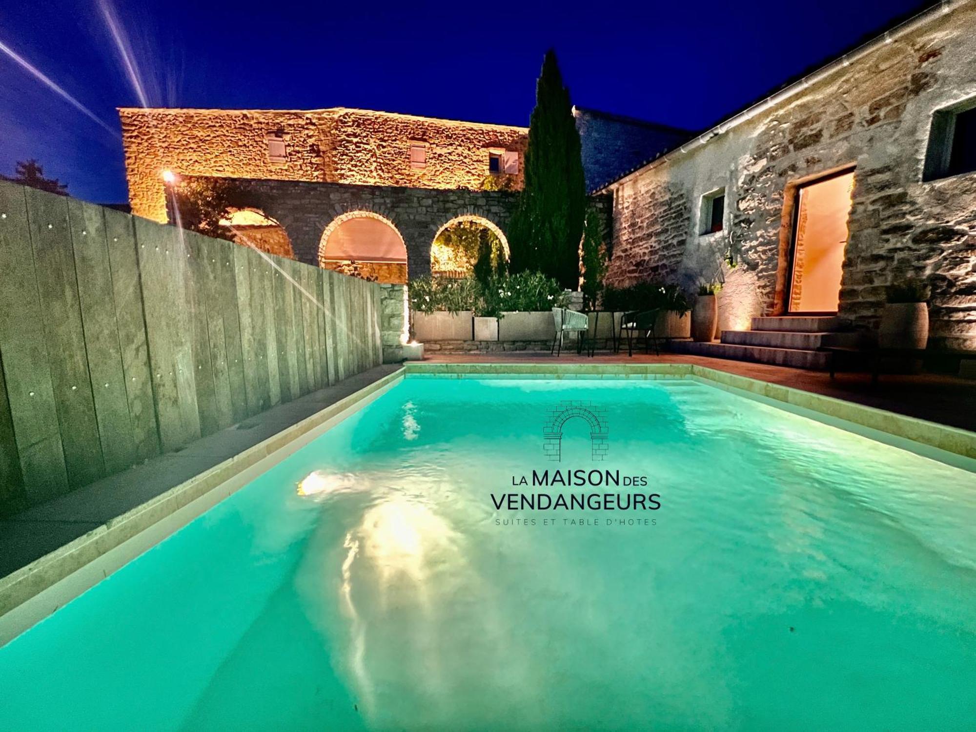 La Maison des Vendangeurs - TABLE D'HÔTES le soir du jeudi au lundi - Jacuzzi - Balnéo SPA - ACCES Piscine pour chambre Grafitti et chambre La Tour Martignargues Exterior foto