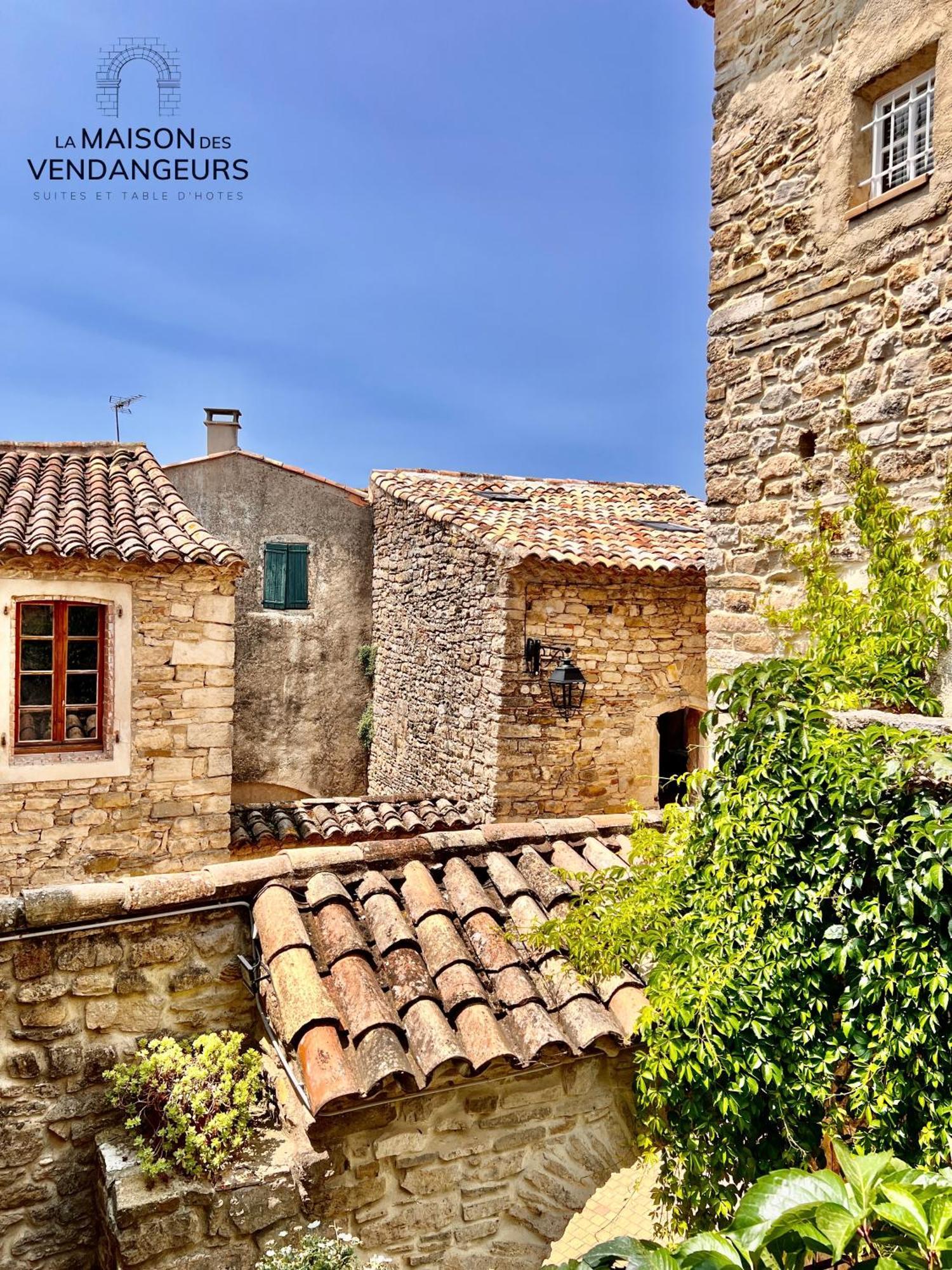 La Maison des Vendangeurs - TABLE D'HÔTES le soir du jeudi au lundi - Jacuzzi - Balnéo SPA - ACCES Piscine pour chambre Grafitti et chambre La Tour Martignargues Exterior foto
