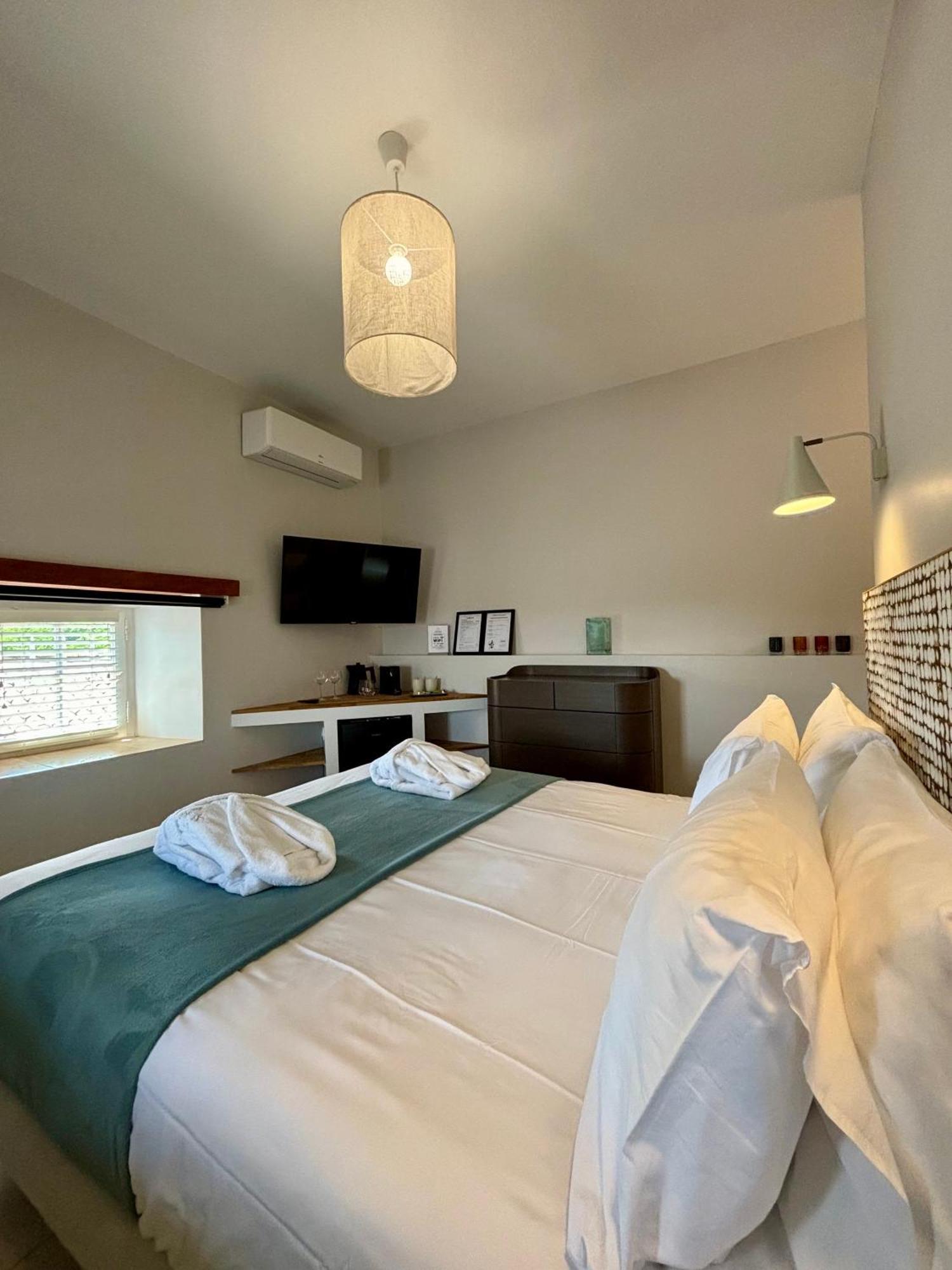 La Maison des Vendangeurs - TABLE D'HÔTES le soir du jeudi au lundi - Jacuzzi - Balnéo SPA - ACCES Piscine pour chambre Grafitti et chambre La Tour Martignargues Exterior foto