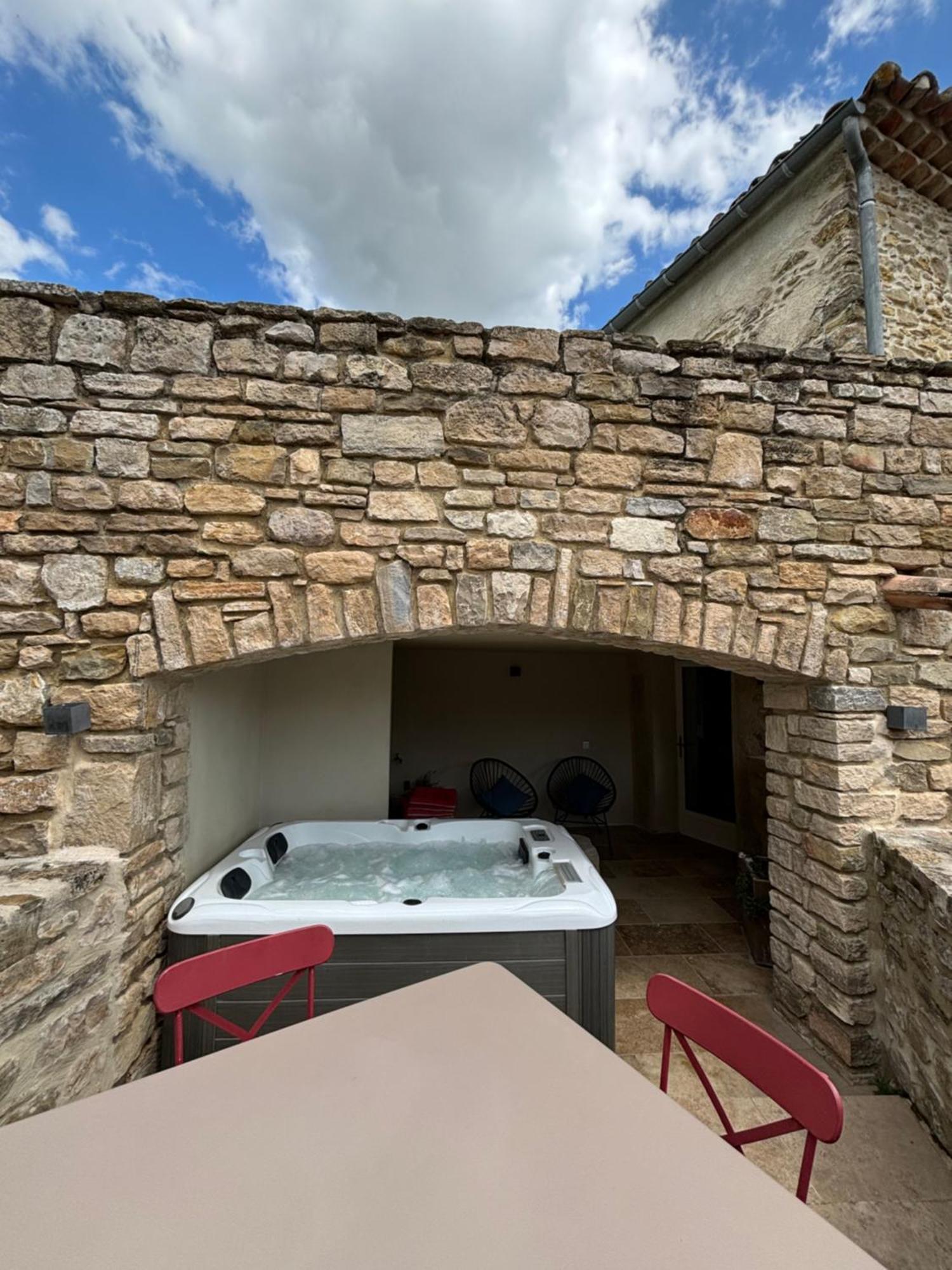 La Maison des Vendangeurs - TABLE D'HÔTES le soir du jeudi au lundi - Jacuzzi - Balnéo SPA - ACCES Piscine pour chambre Grafitti et chambre La Tour Martignargues Exterior foto