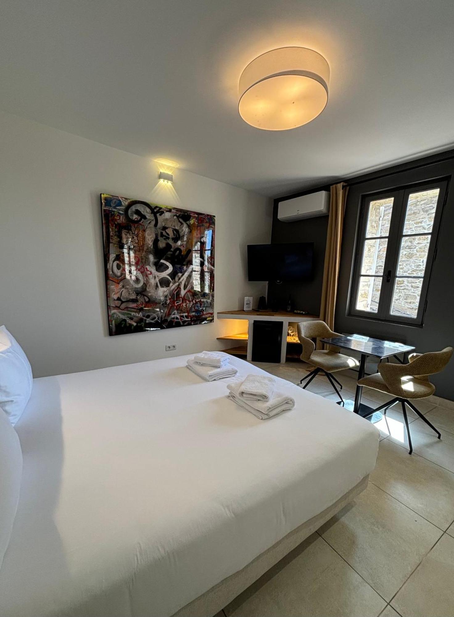 La Maison des Vendangeurs - TABLE D'HÔTES le soir du jeudi au lundi - Jacuzzi - Balnéo SPA - ACCES Piscine pour chambre Grafitti et chambre La Tour Martignargues Exterior foto