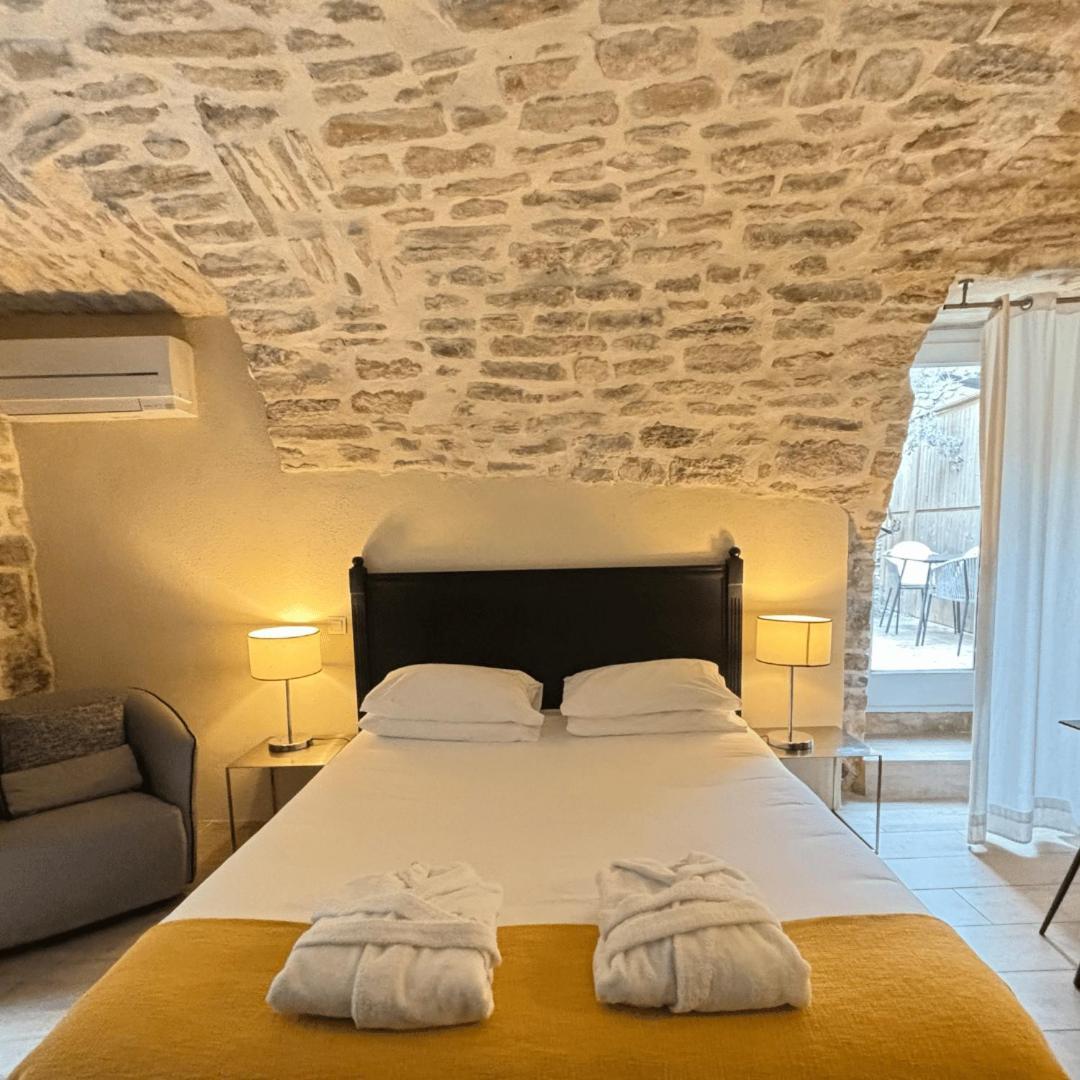La Maison des Vendangeurs - TABLE D'HÔTES le soir du jeudi au lundi - Jacuzzi - Balnéo SPA - ACCES Piscine pour chambre Grafitti et chambre La Tour Martignargues Exterior foto