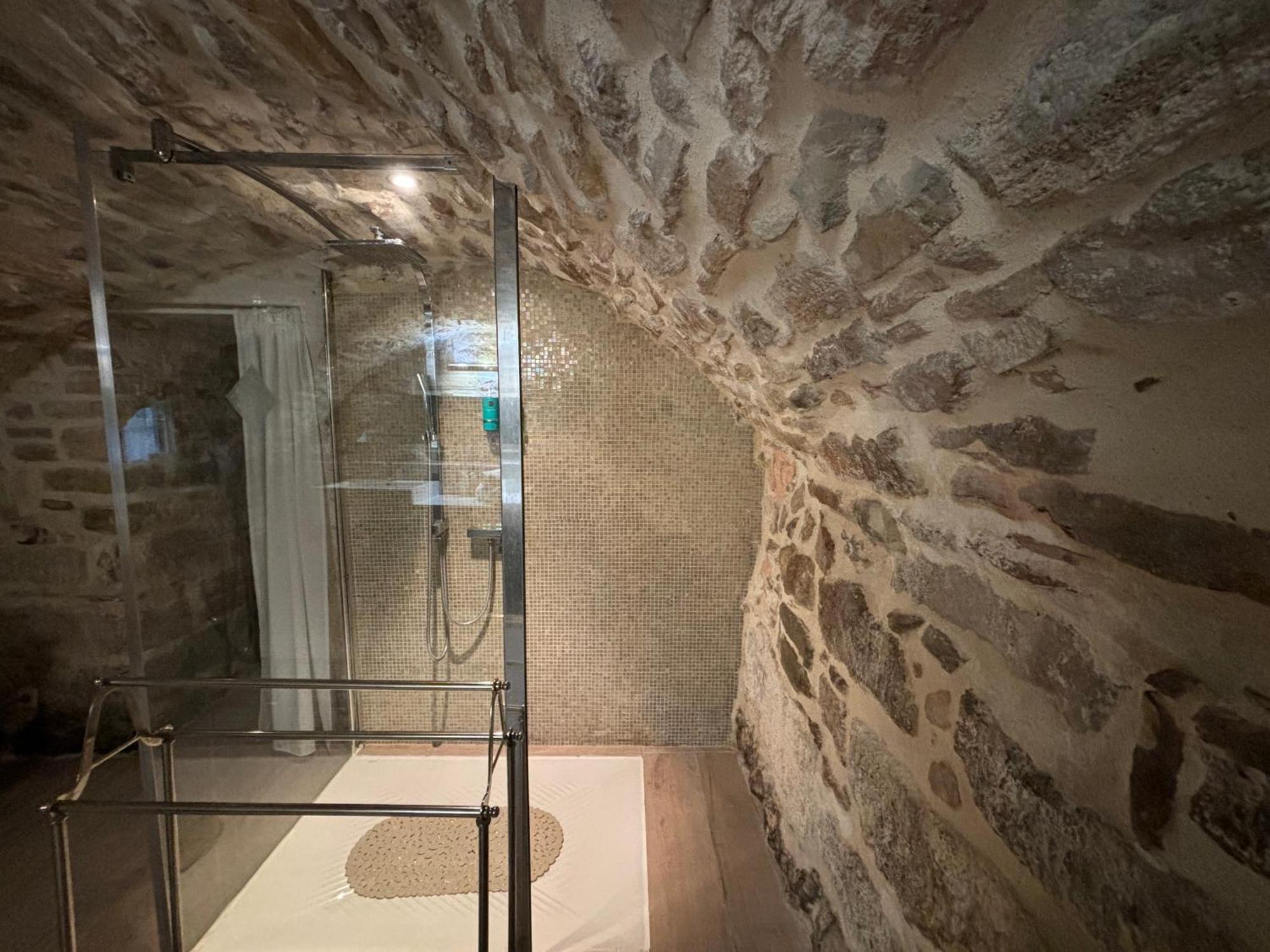 La Maison des Vendangeurs - TABLE D'HÔTES le soir du jeudi au lundi - Jacuzzi - Balnéo SPA - ACCES Piscine pour chambre Grafitti et chambre La Tour Martignargues Exterior foto