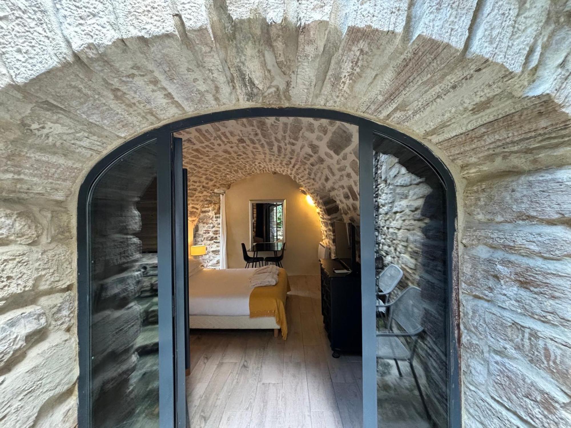 La Maison des Vendangeurs - TABLE D'HÔTES le soir du jeudi au lundi - Jacuzzi - Balnéo SPA - ACCES Piscine pour chambre Grafitti et chambre La Tour Martignargues Exterior foto