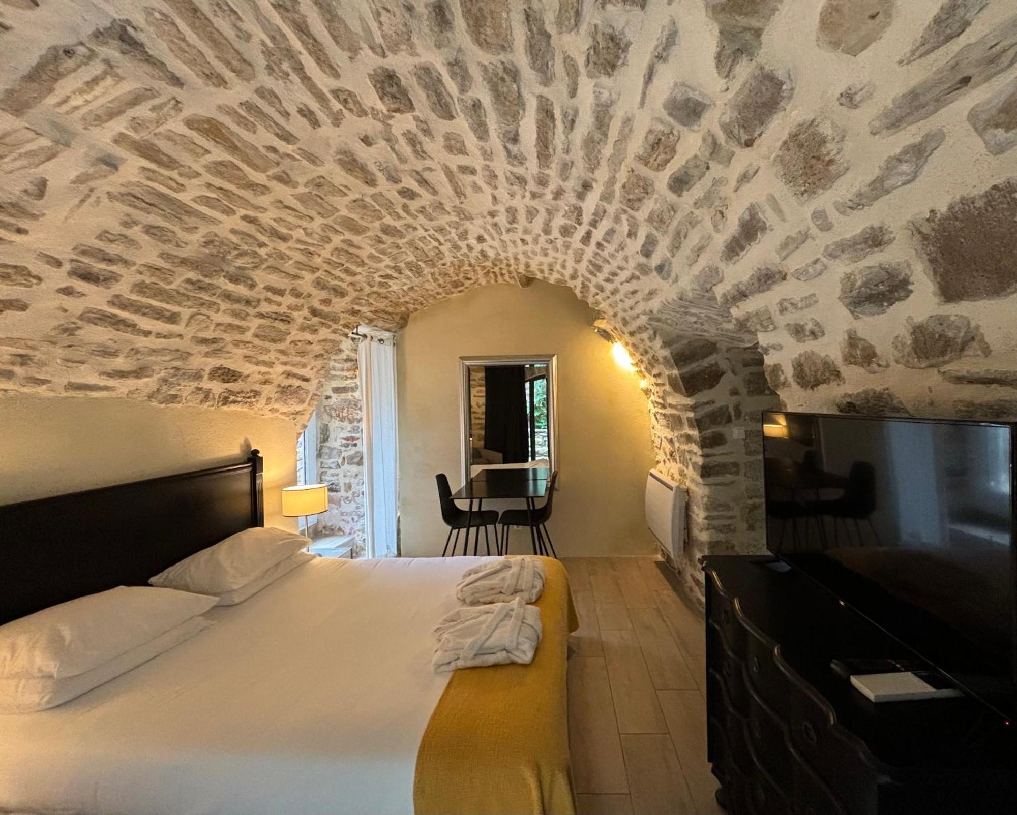 La Maison des Vendangeurs - TABLE D'HÔTES le soir du jeudi au lundi - Jacuzzi - Balnéo SPA - ACCES Piscine pour chambre Grafitti et chambre La Tour Martignargues Exterior foto