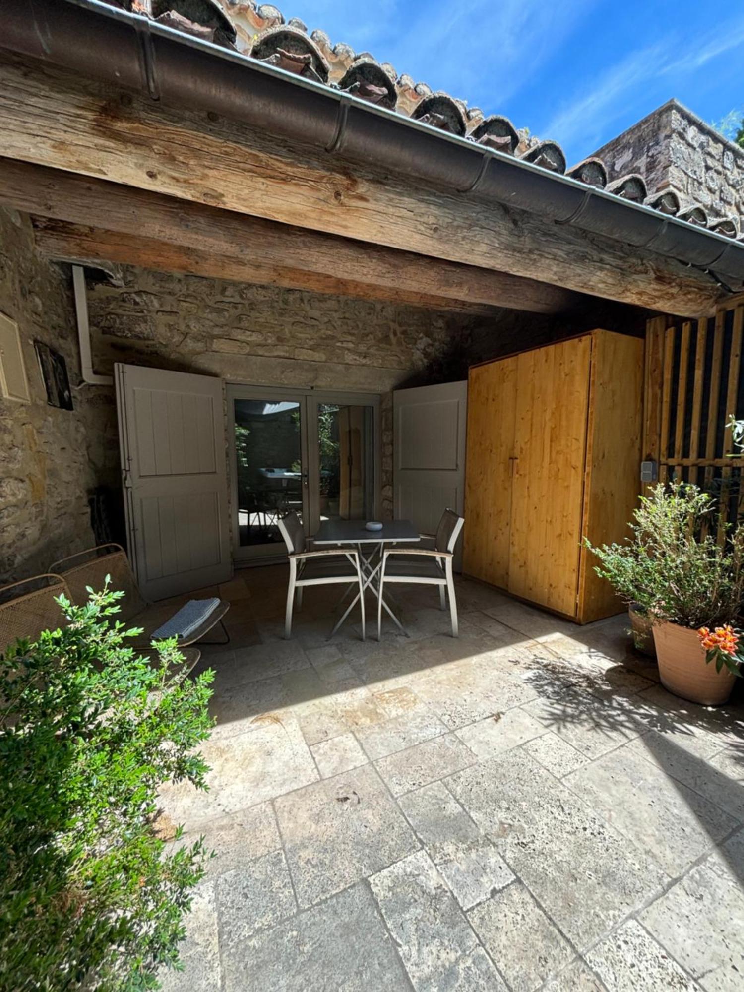 La Maison des Vendangeurs - TABLE D'HÔTES le soir du jeudi au lundi - Jacuzzi - Balnéo SPA - ACCES Piscine pour chambre Grafitti et chambre La Tour Martignargues Exterior foto