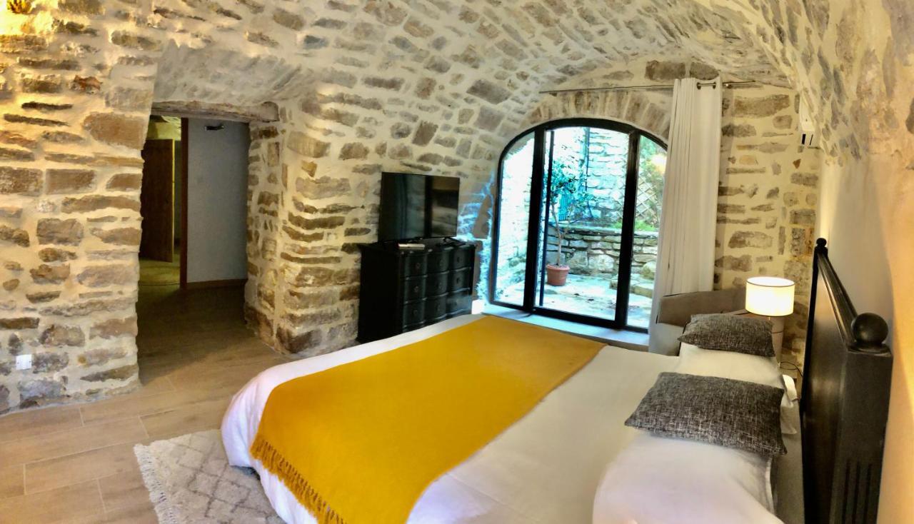 La Maison des Vendangeurs - TABLE D'HÔTES le soir du jeudi au lundi - Jacuzzi - Balnéo SPA - ACCES Piscine pour chambre Grafitti et chambre La Tour Martignargues Exterior foto