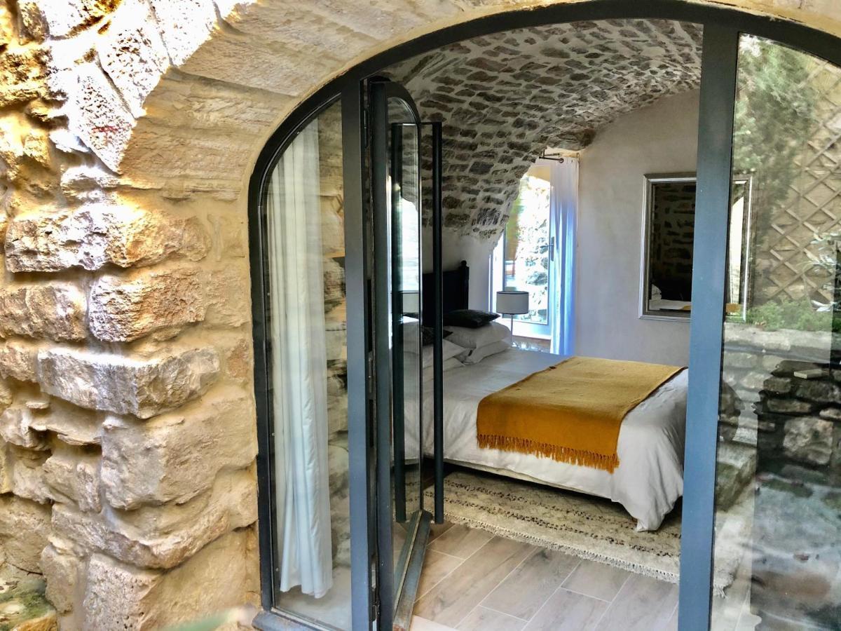 La Maison des Vendangeurs - TABLE D'HÔTES le soir du jeudi au lundi - Jacuzzi - Balnéo SPA - ACCES Piscine pour chambre Grafitti et chambre La Tour Martignargues Exterior foto